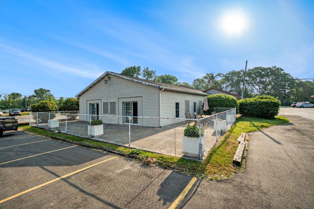 Great Lakes Inn & Suites South Haven Luaran gambar